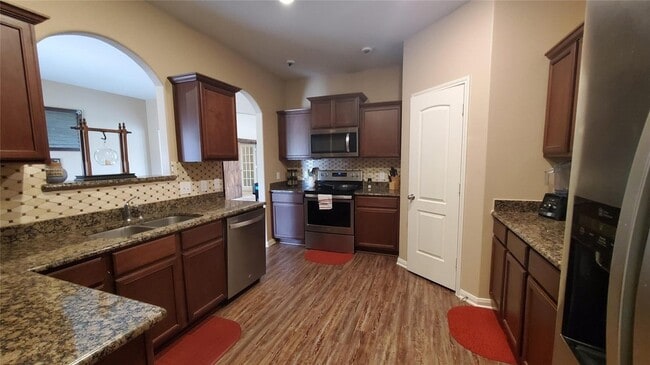 Building Photo - 6237 Stone Lake Dr