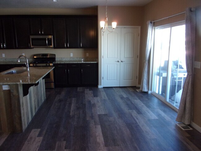 Building Photo - 371 E 2200 S