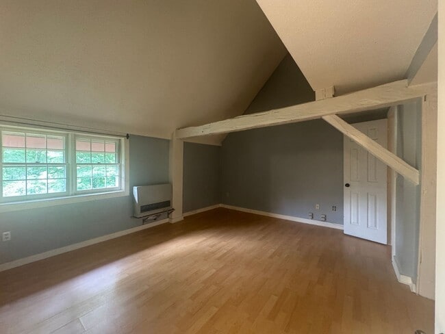 Building Photo - 2 bedroom with loft in downtown Quechee