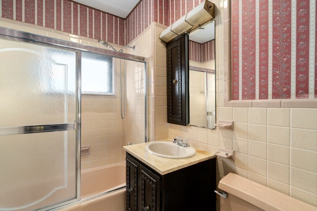 Building Photo - 14 Windsor Rd