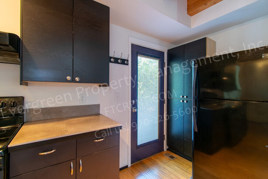 Back Door - 318 W Myrtle St