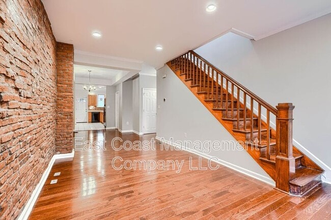 Building Photo - 2826 Huntingdon Ave