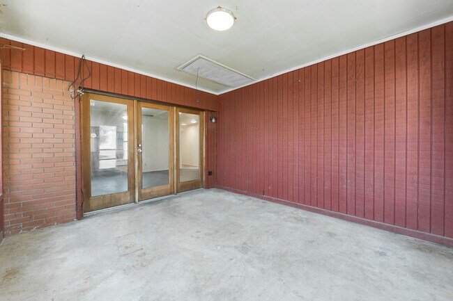 Building Photo - 5911 NW 30th St
