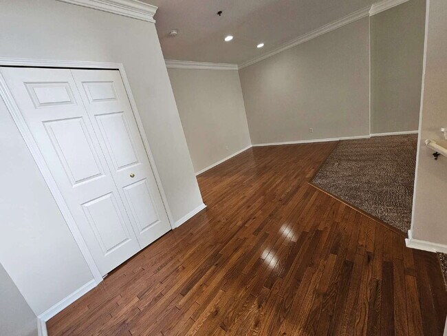 Building Photo - 3-Level Condo in Prime Sterling Heights Location. 2 Bed, 2 Full Bath, 2 Half Baths | 2-Car Garage...
