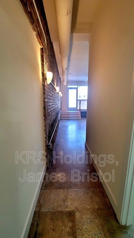 Building Photo - 7 W 13th St