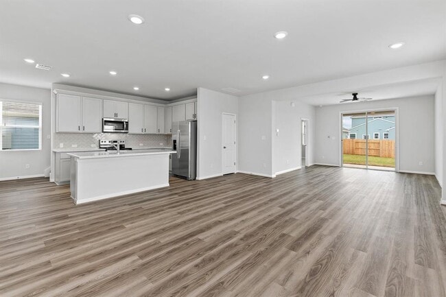 Building Photo - 100 Elm Br Trl