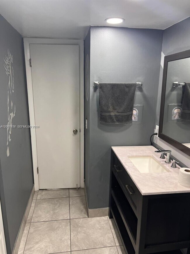 Building Photo - 488 NW 165th St