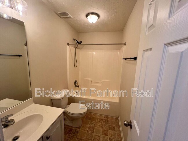 Building Photo - 3007 Nancy Dr