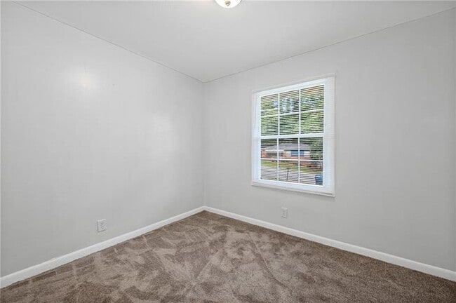 Building Photo - 305 Banberry Dr SE