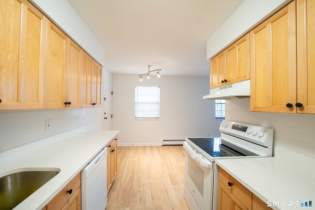 Building Photo - 38 Enid St