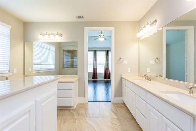 Building Photo - 4214 Quiet Dawn Ln