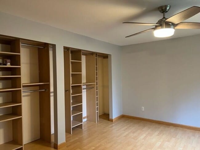 Building Photo - 26525 Fox Hill Dr N