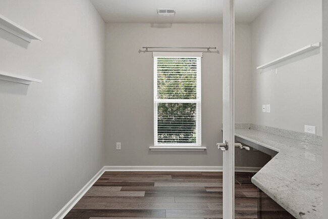 Building Photo - 438 Brk Pne Trl