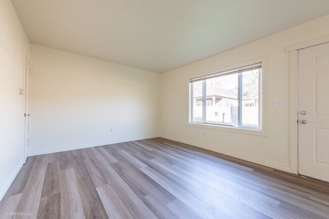 Building Photo - 4825-4829-4829 N Maryland Ave
