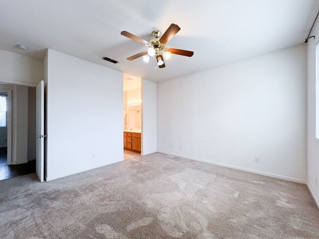 Building Photo - Corner Lot in Windrift Community