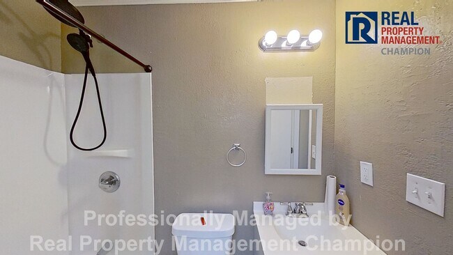 Building Photo - 3 BD/2 BA Home w/Attached Garage on Large Corner Lot w/Fenced Backyard