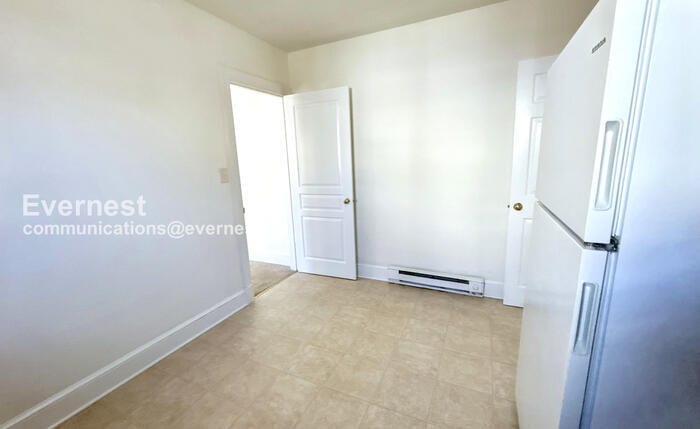 Building Photo - 5 Bancroft Ave