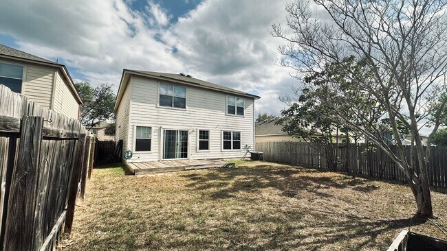 Building Photo - 5 Bedroom Home in Dover Subdivision!