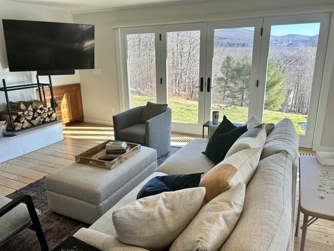 Building Photo - 294 Green Peak Orchard S