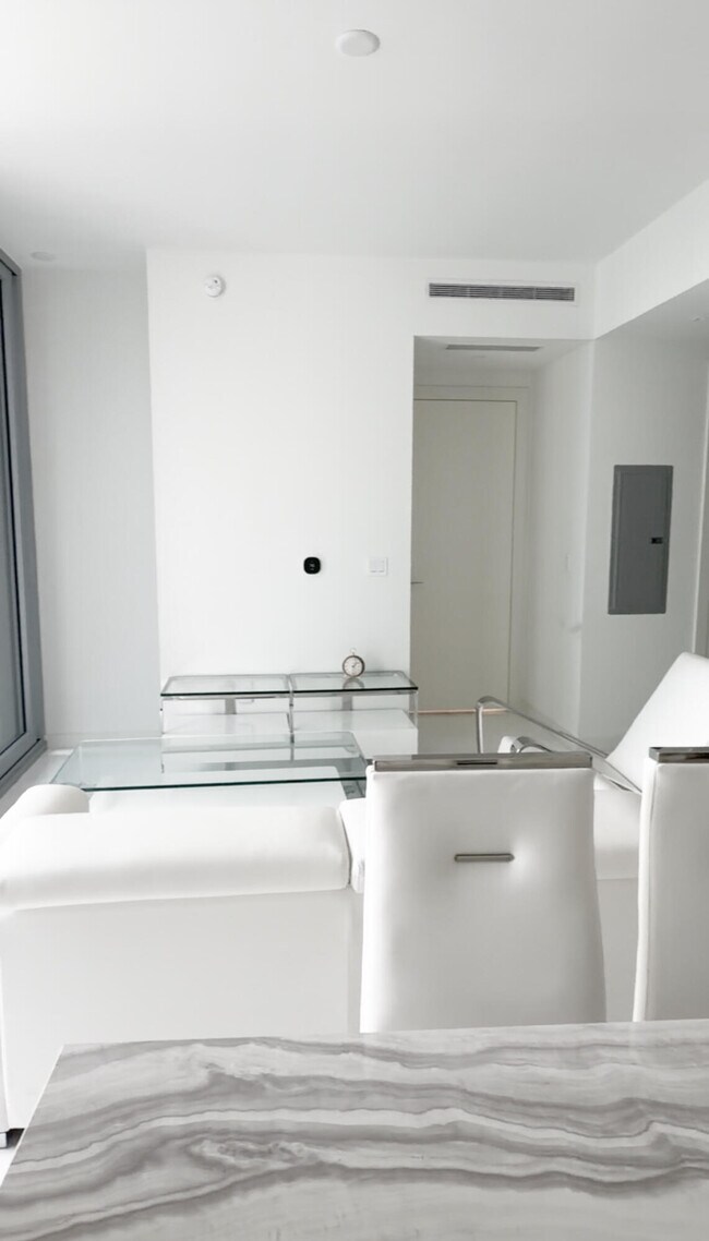 Building Photo - 300 Biscayne Blvd Way