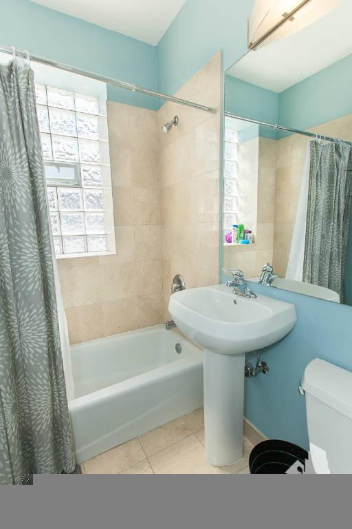 Building Photo - 1 bedroom in Chicago IL 60640