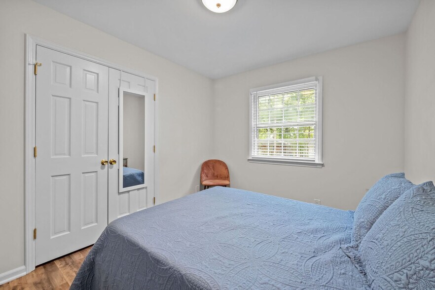 Building Photo - 1208 W Murray Ave