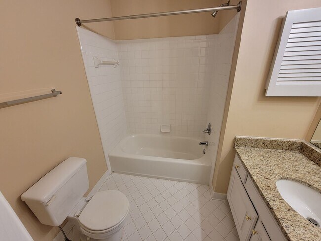 Building Photo - 2 Bedroom 3.5 Bathroom Town home located in the Oak Ridge Meadows Neighborhood