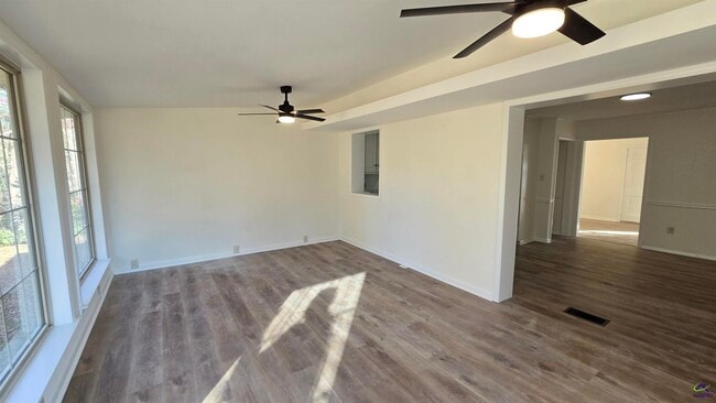 Building Photo - 101 Vivian Dr