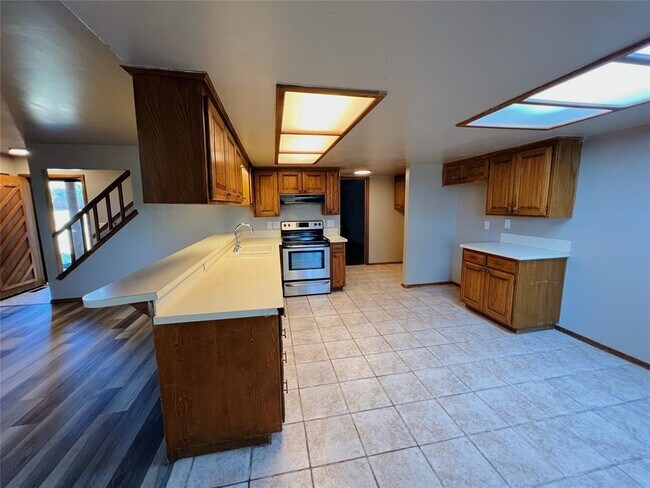 Building Photo - 213 Woodbridge Cir