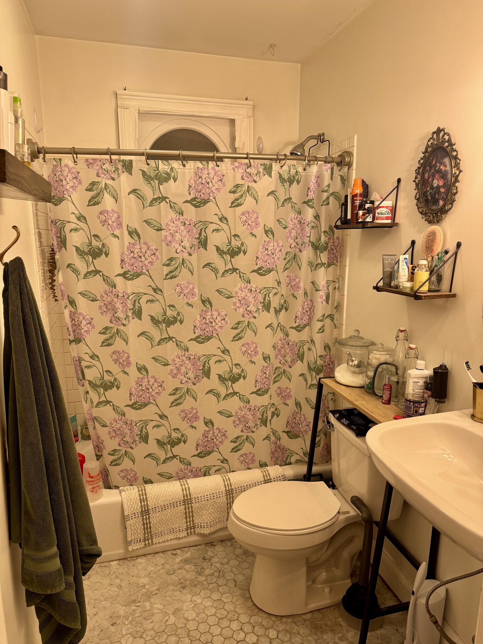 Building Photo - 609 East Walnut Street