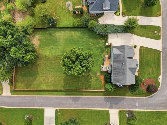 Building Photo - 8205 Applewood Ct