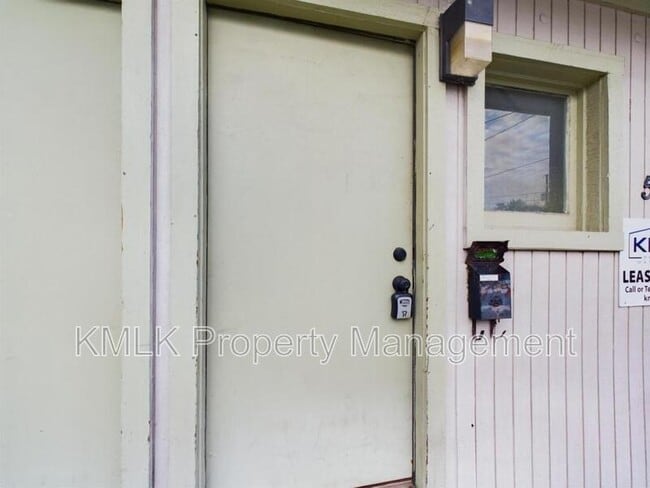 Building Photo - 539 Gage St