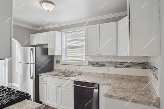 Building Photo - Charming 3-Bedroom Bungalow for Rent in Po...