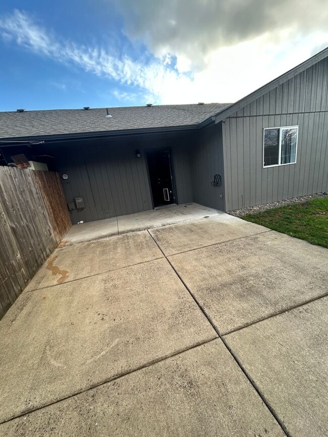 Building Photo - Beautifully Remodeled 2 Bedroom 1 Bath Duplex w/ Large Yard!! Pets are welcome! Electric car char...