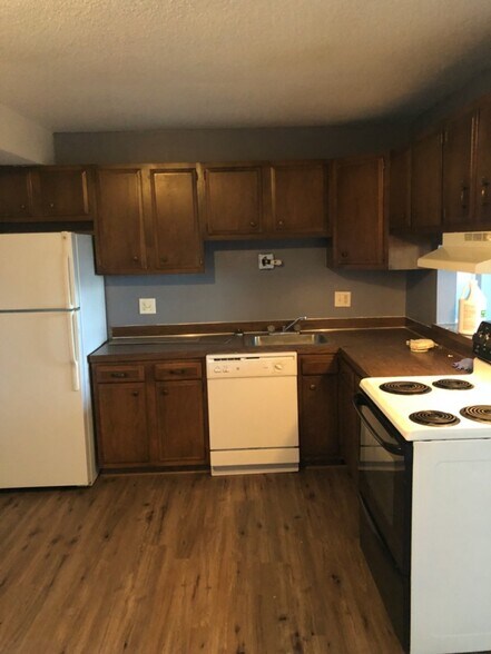 Building Photo - 1120 E 6th St