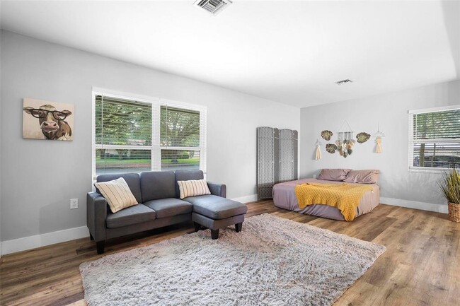 Building Photo - 412 Pinar Dr