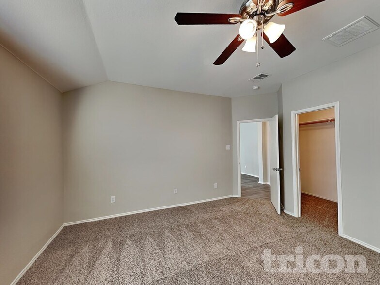 Building Photo - 304 Wooded Way