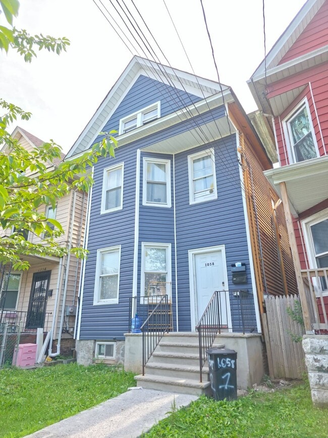 Building Photo - 1058 Anna St