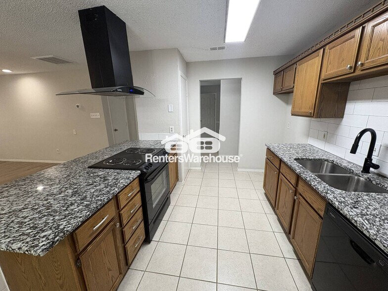 Building Photo - 7517 Oak Ridge Dr