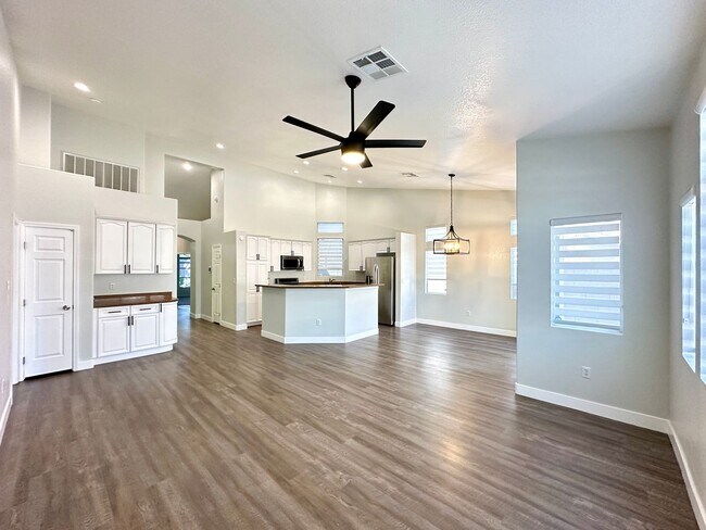 Building Photo - Aurora 4-By Pinnacle Homes