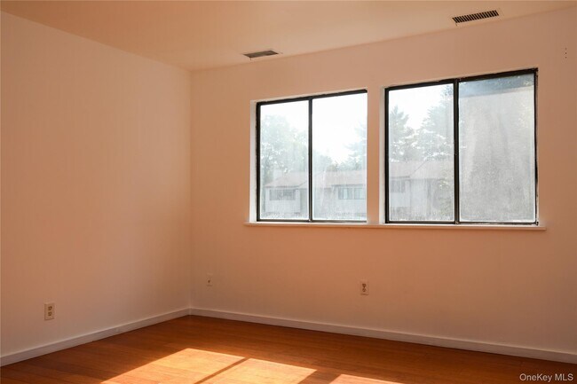 Building Photo - 259 Village Ct