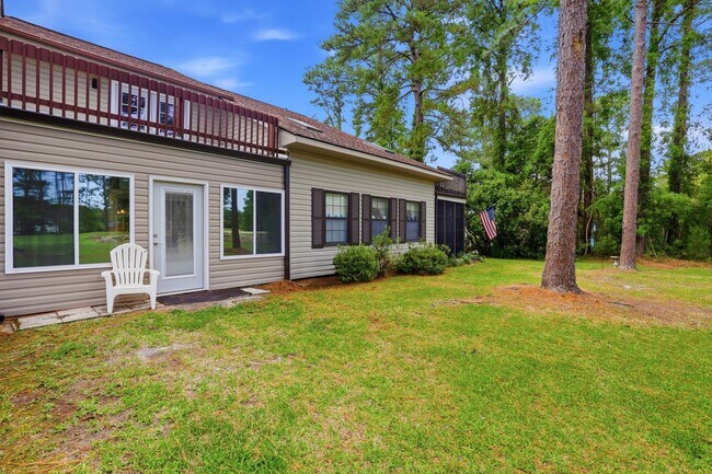 Building Photo - 102 Country Club Villa Dr