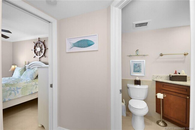 Building Photo - 9550 S Ocean Dr