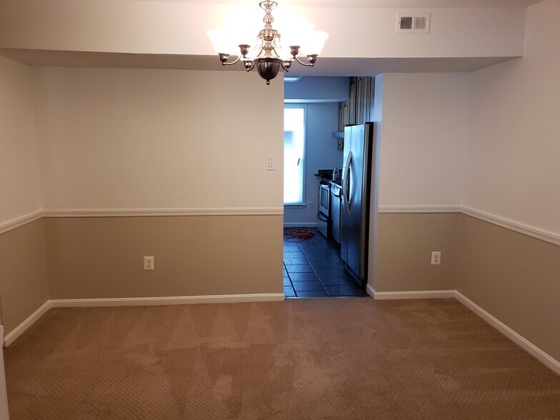 Building Photo - 9164 Broken Oak Pl