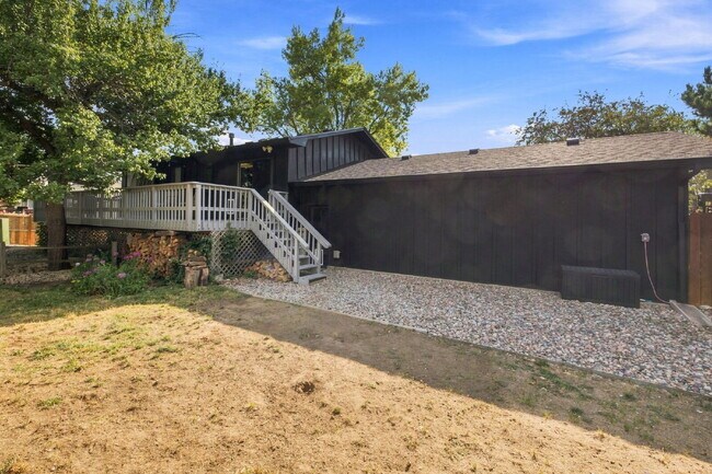 Building Photo - Beautiful 4BED/2BA Tri-Level Home in Widefield Country Club Heights