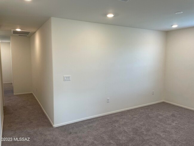 Building Photo - 1127 E Cairn St