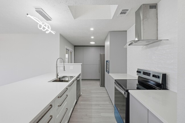 Building Photo - 1434 Santa Anita Dr