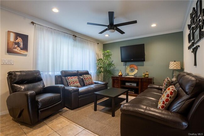 Building Photo - 204 Old Country Rd