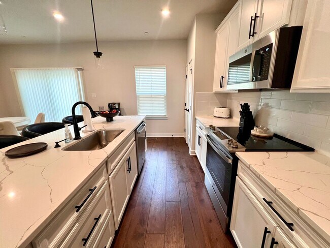 Building Photo - Canonsburg - 3 Bedroom 2.5 Bathroom Townhome For Rent