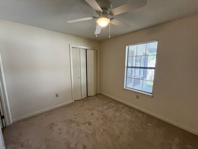 Building Photo - Charming 3-Bedroom plus Office located in between Hurlburt and Eglin AFB!